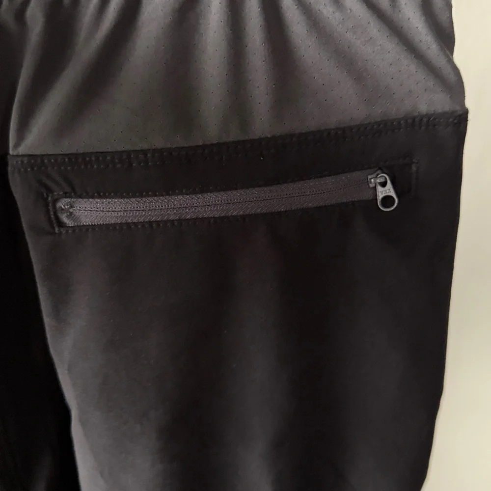 NWT Speedo Men's Hydro Tech Volley Shorts, Black, Size M (32/34)